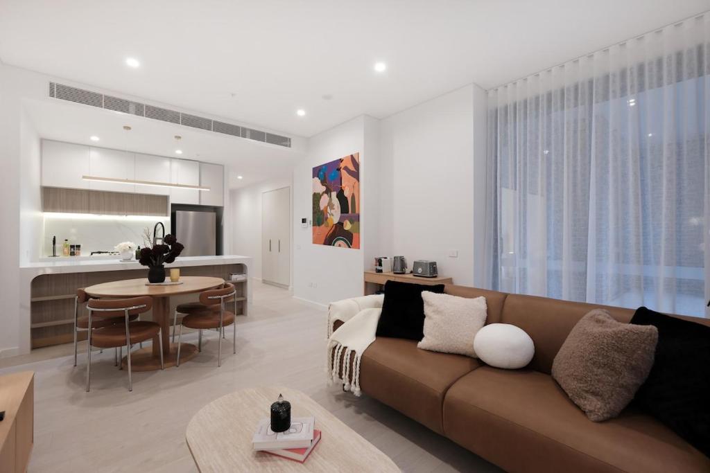 'CoCo' 2-BR Apt in the heart of Burwood with free parking, Sydney