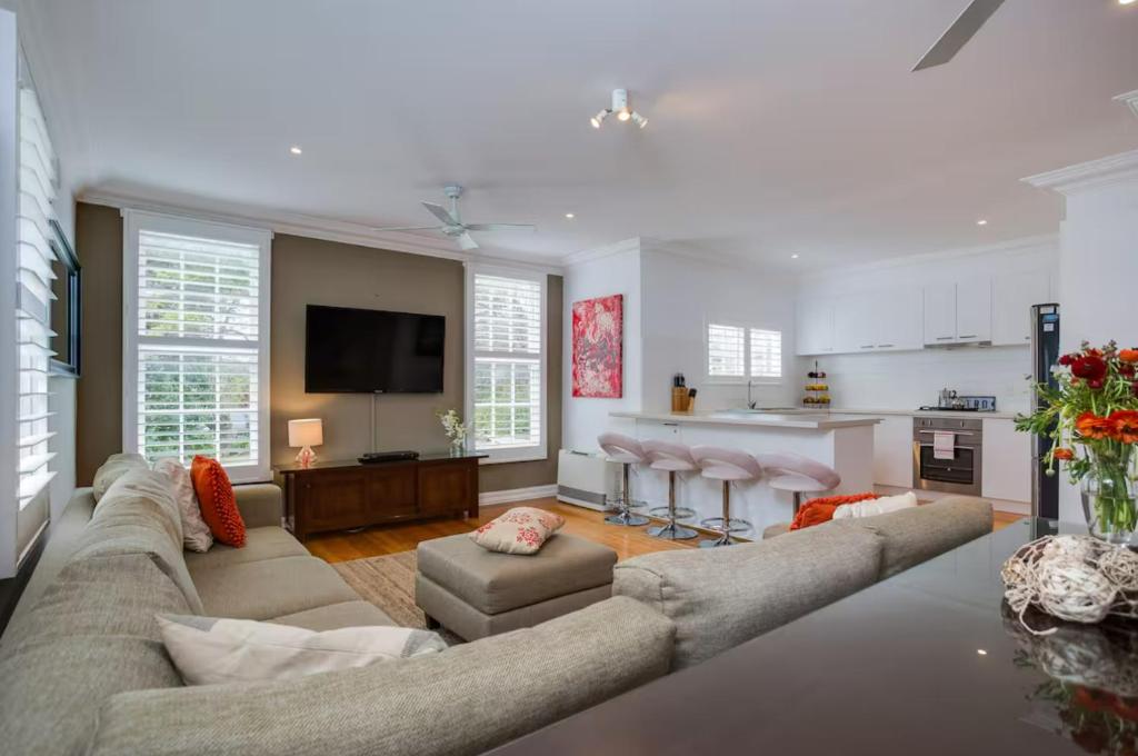 Sorrento Darling by Ready Set Stay, Sorrento