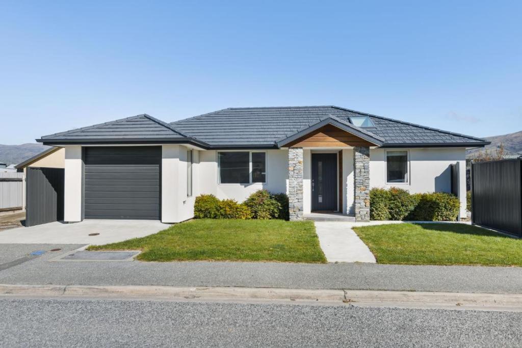 Best for Mates! Double Ensuite!, Cromwell