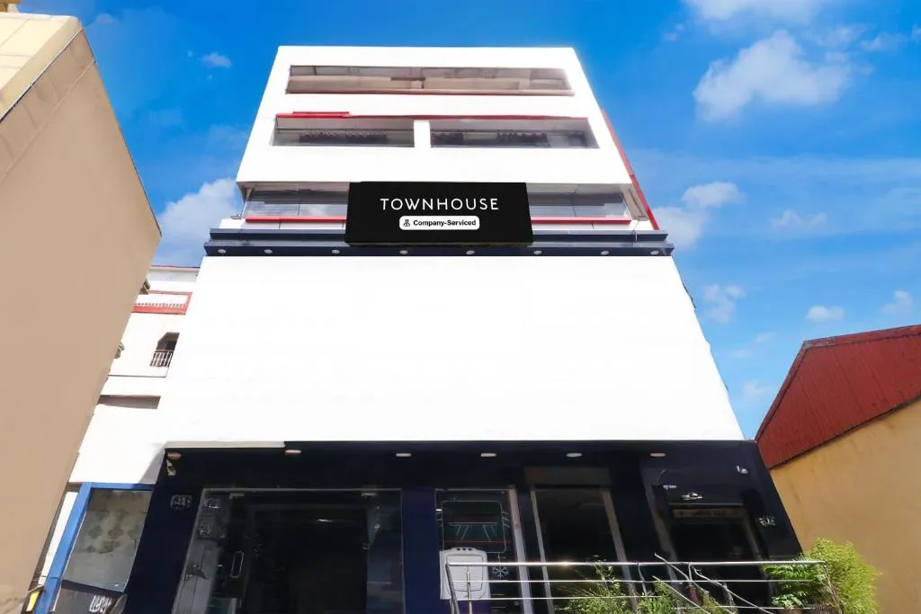Super Townhouse Bank More Dhanbad Formerly Rise And Dine，位于丹巴德的酒店
