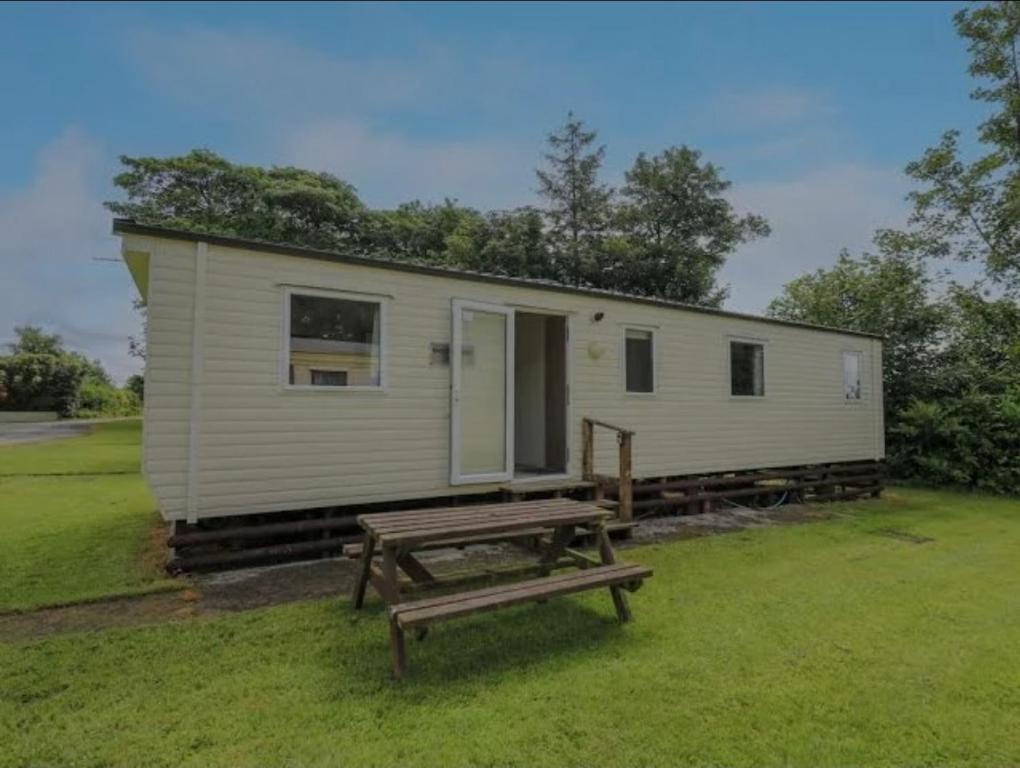 Caravan 3 - Blackmoor farm near Tenby, Ludchurch