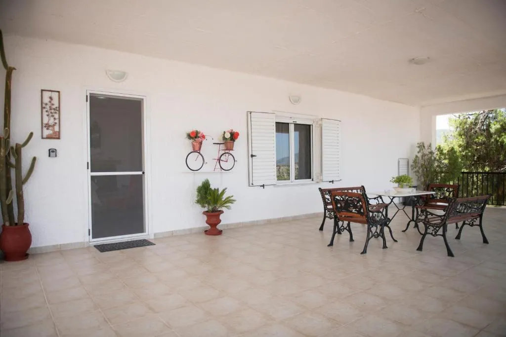 Irida Suite, hotel in Salamís