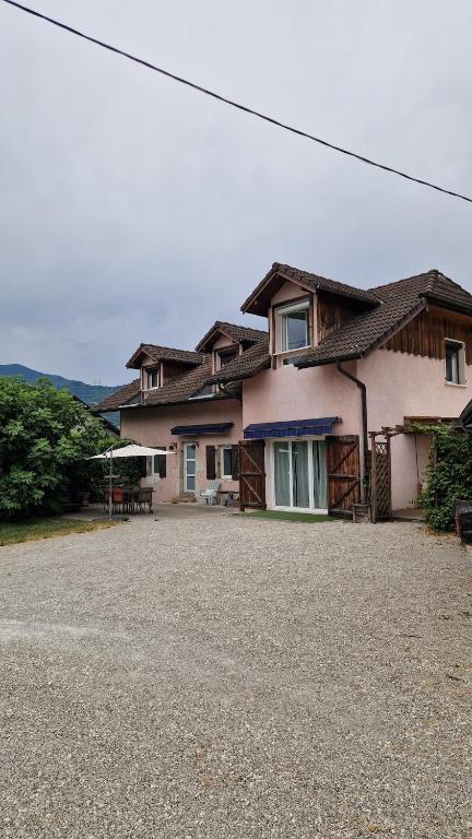 House, Pool and Mountains - 4