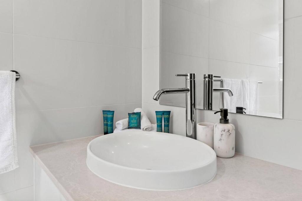 The Breeze at Burleigh – Beachfront and Parking, Gold Coast