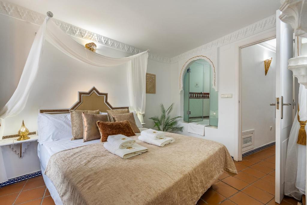 ADANAR Muralla Zirí Centro Premium - 2