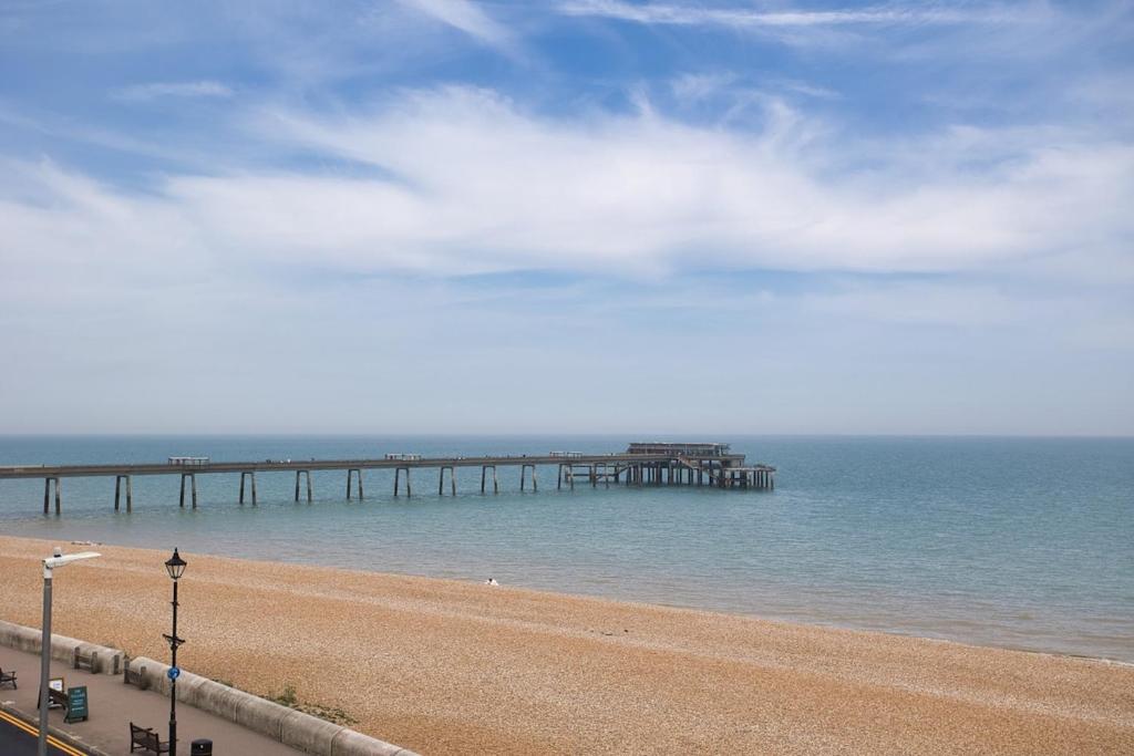 The Coastal Hideaway, Deal