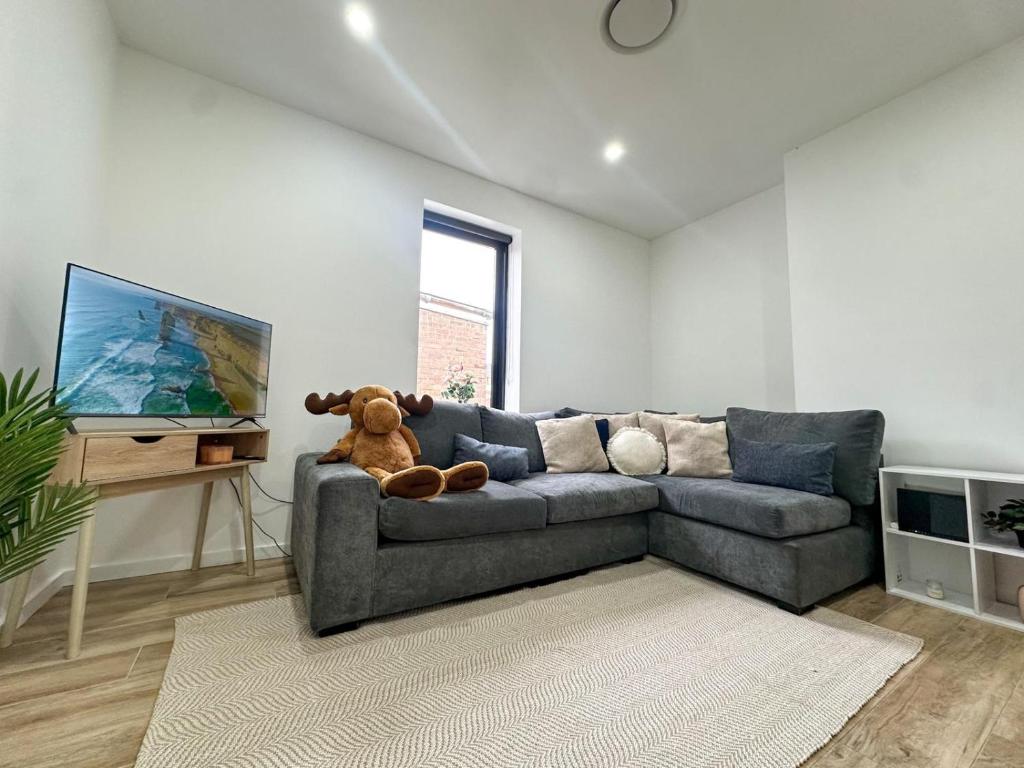 2 Min Train Station, 9 kms to sydney CBD, Sydney