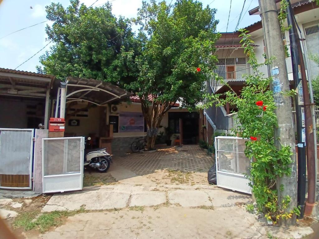 Pinxstayz Aster BSD, Jombang-kulon