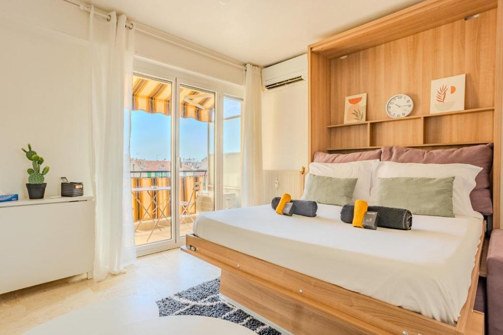 Studio Terrace AC Lift - Old town | By Airnest - 4