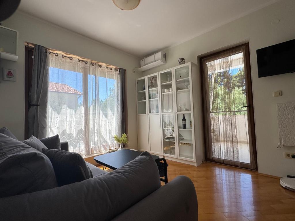 Emerald hills apartment, Baošići