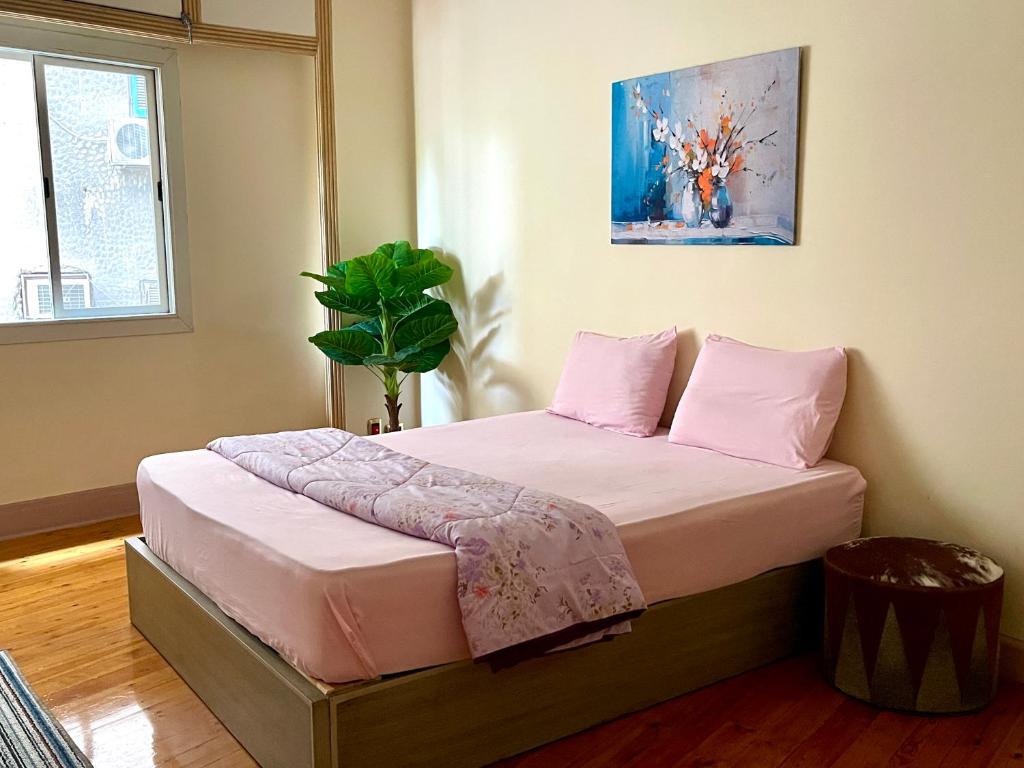 Room In a Central cairo, Káhira