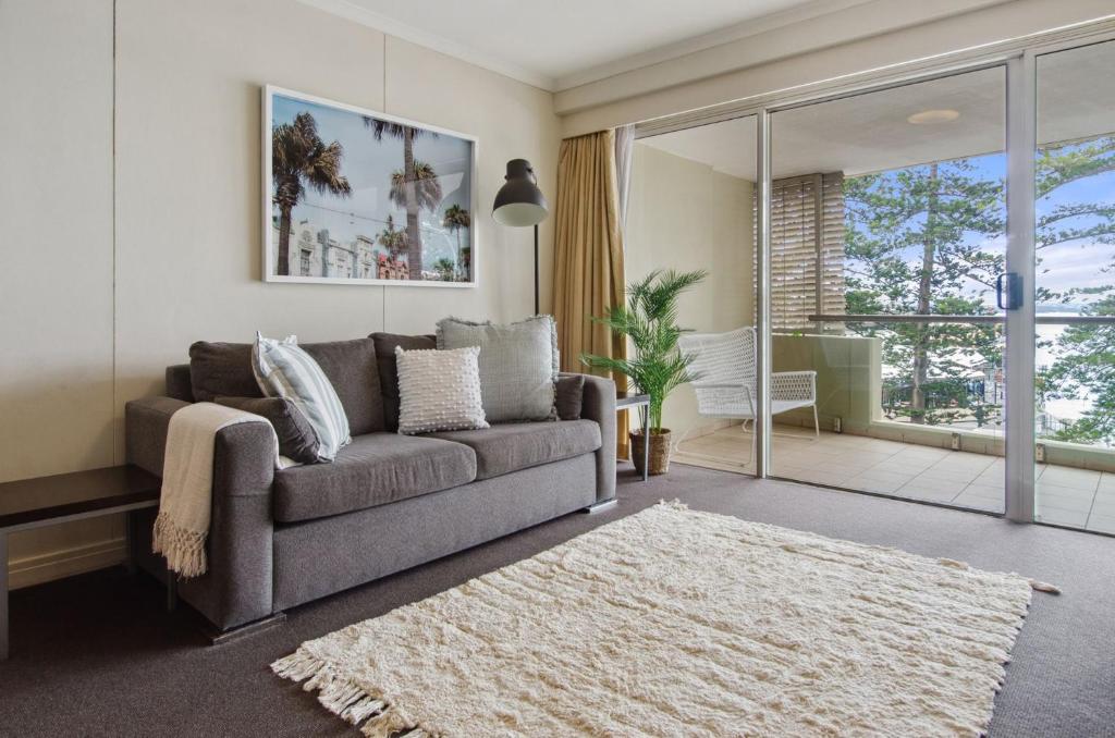 Manly Beachfront Retreat with Harbour Views, Sydney