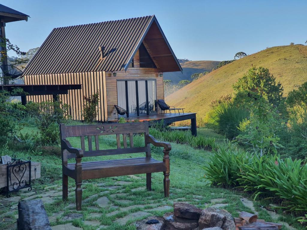 Chalé Canário com Lareira, Hidromassagem Acima das Nuvens, Campos do Jordão
