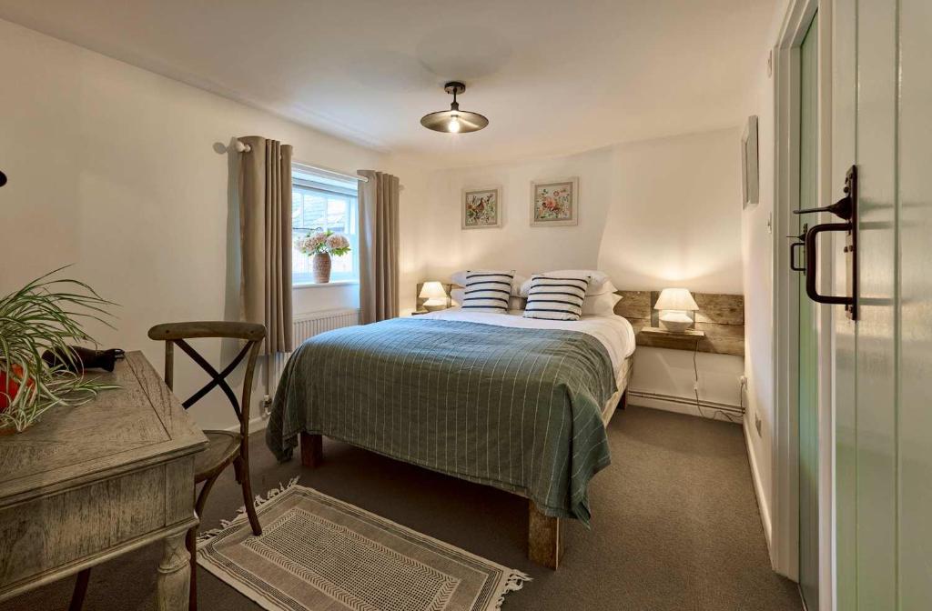 Quaint Flint Stoned Cottage in the Heart of Cley, Cley next the Sea