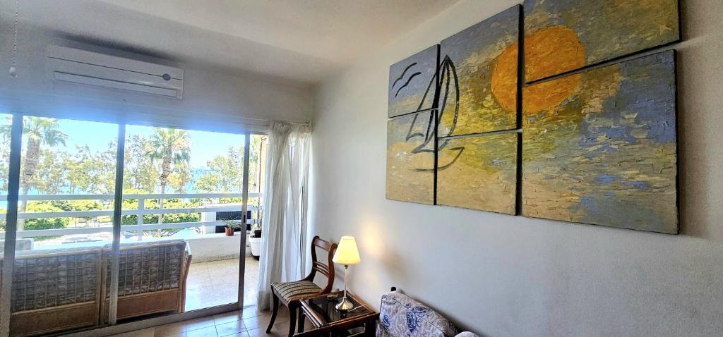 Retro art and mirrors Molos, Lemesos