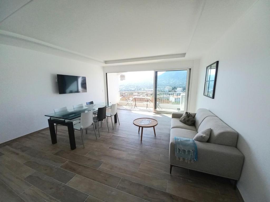 Very nice T4, cozy, with a view, LʼÎle-Rousse