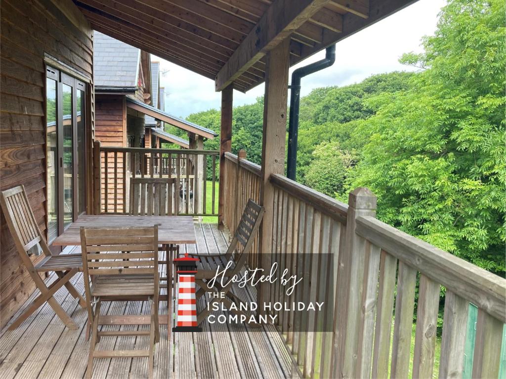 Water Mill Vacations Goldfinch - Pet Friendly, Newport