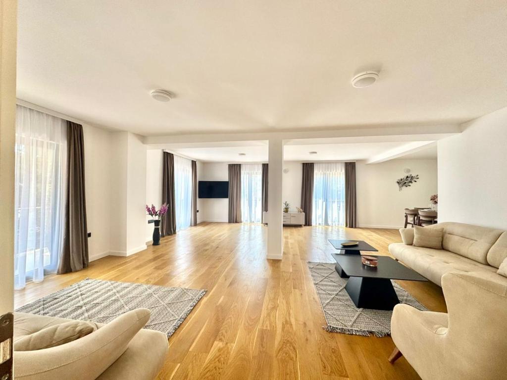 Sunny Bay Apartments - 3