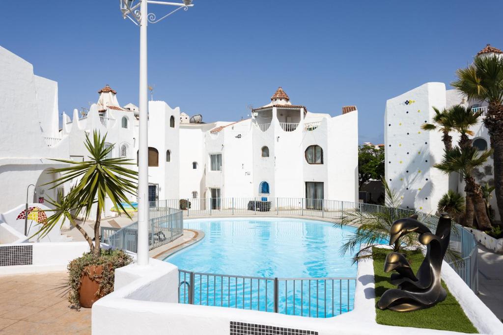 Home2Book Party Duplex with Pool in Las Américas, Arona