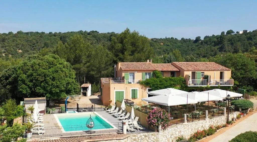 Le 10 18 hôtel restaurant, hotel in Sainte-Croix-de-Verdon