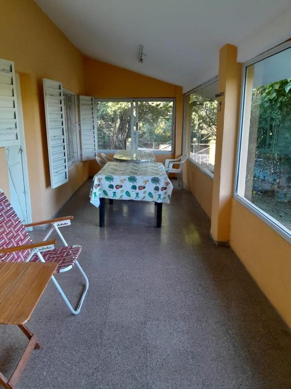 Casa ideal Pileta, Quincho y Patio Enorme - 2