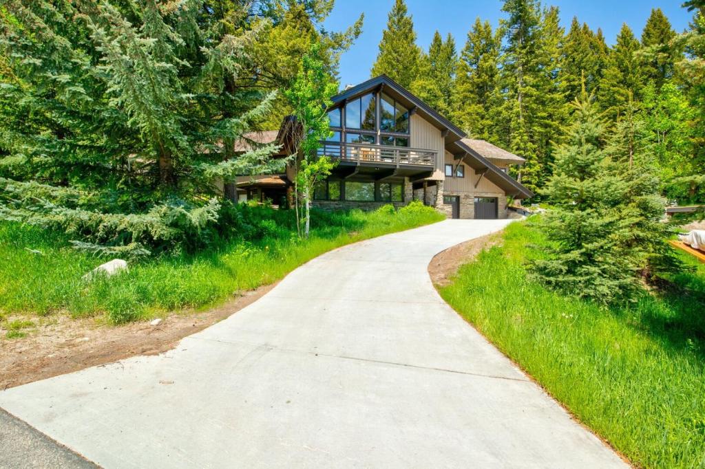 RMR: Sublette Ridge Ski Lodge in Teton Village, Teton Village