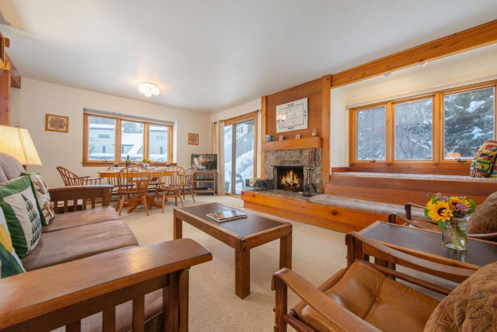 RMR: Columbine 1011 Condo in The AspensWilsonWY, Wilson