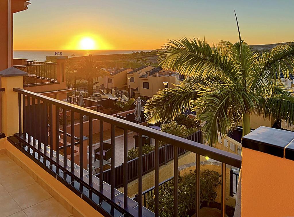 Golf and Beach Retreat in Maspalomas - 1