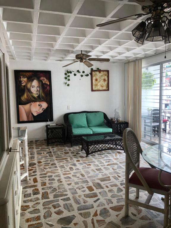Departamento sobre Costera, 1min La Quebrada, 3m playas y yates - 5