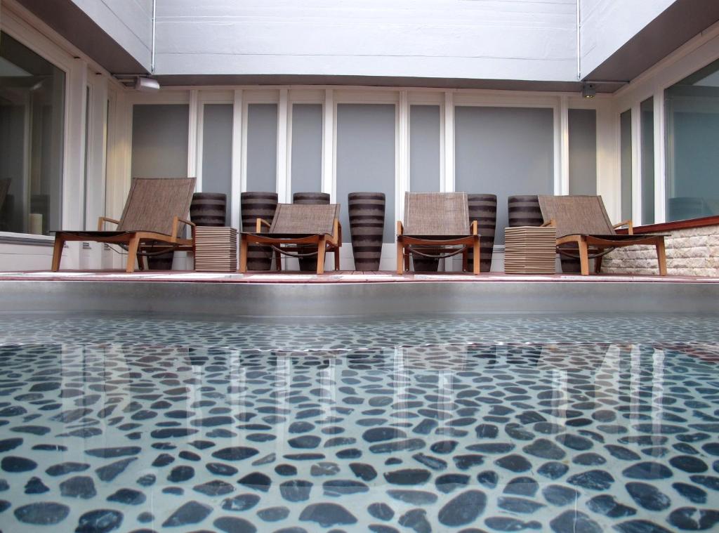 สระว่ายน้ำ