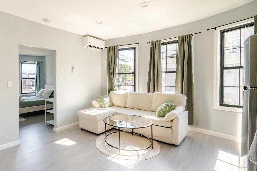 Modern Apartment in Black Rock-, Bridgeport