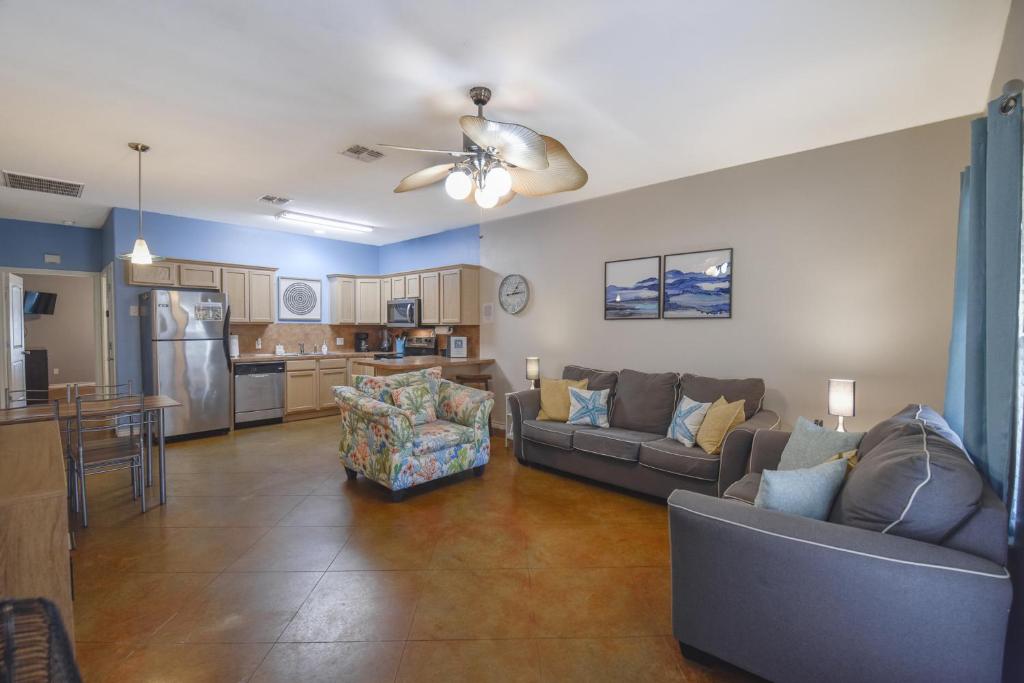 Palm Bay 305, Corpus Christi