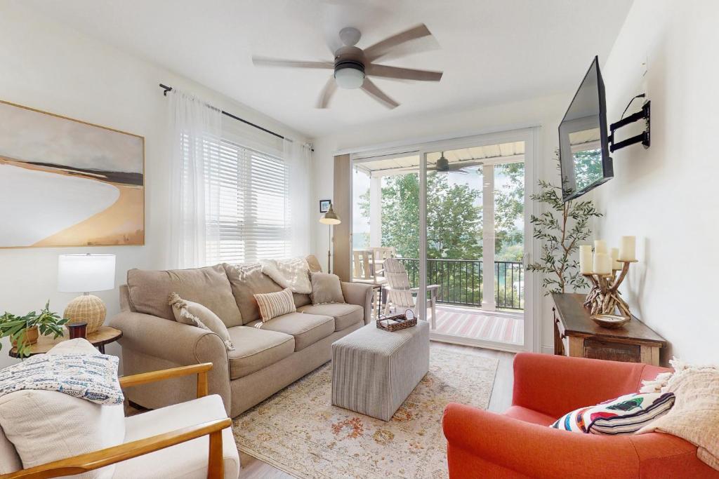 Sunshine Shack, La Follette