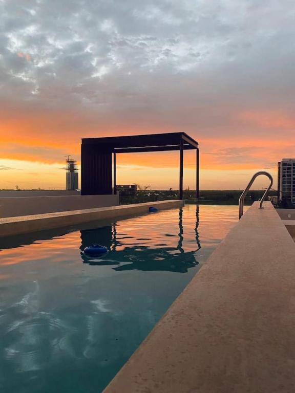 Private pool, gym and panoramic rooftop by LAHOS, Mérida