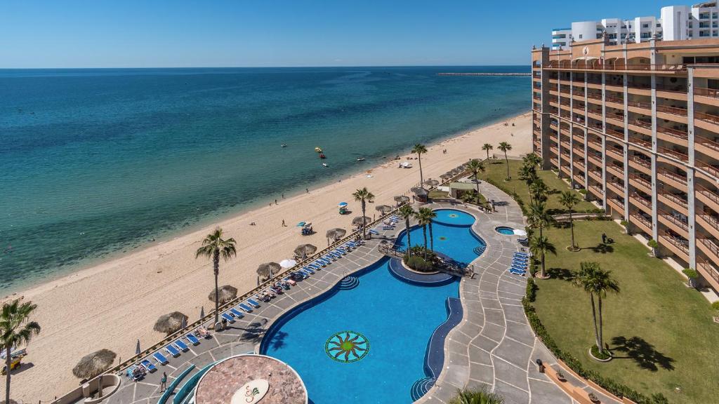 Chasing Sunsets Penthouse Perfect Elegant Ocean Front Condo - 1