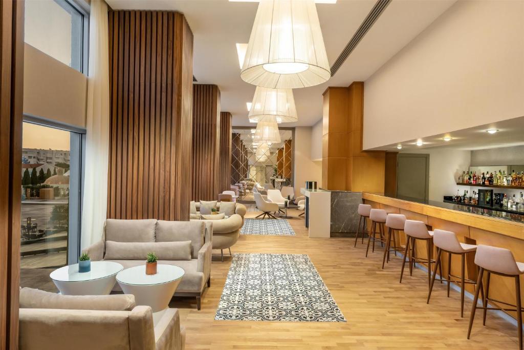 Pub/Lounge