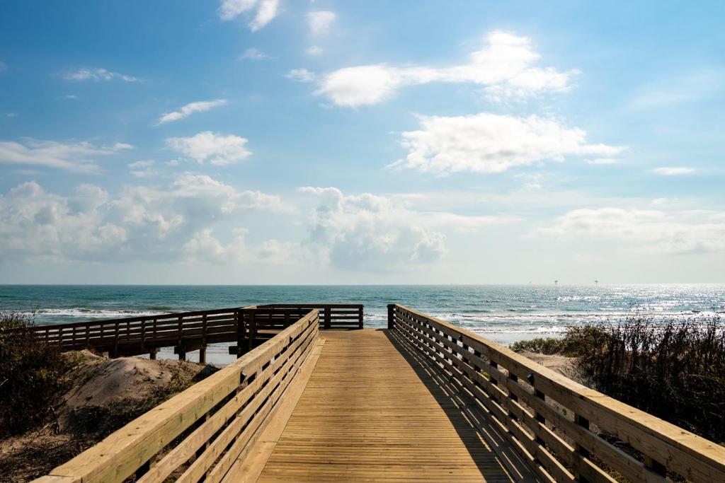 Palm Beach! PRIVATE POOL - Boardwalk - Game Room!, Mustang Beach