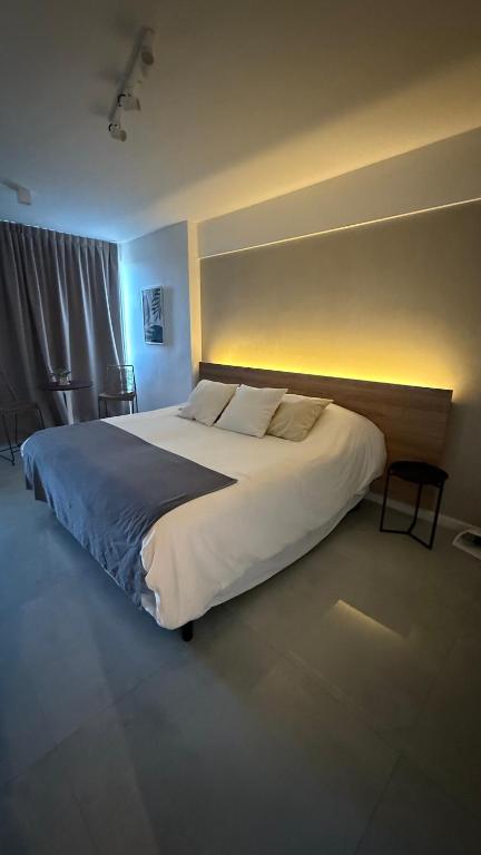 Brickell Aiby - 3