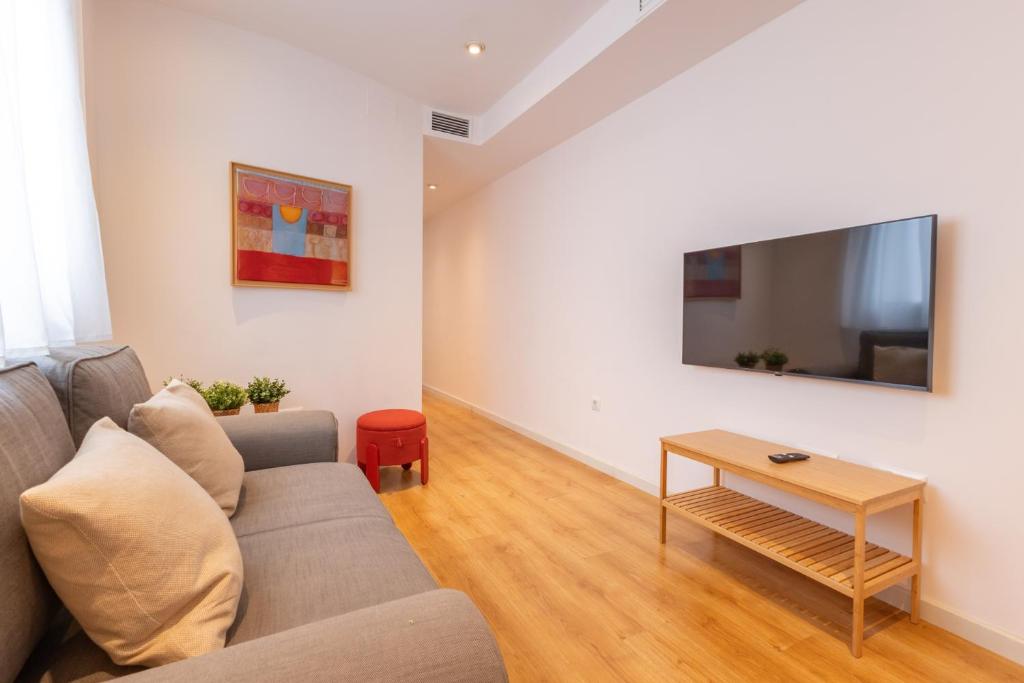 Charming 2 bedroom Apartment at Virgen de Begoña - 2