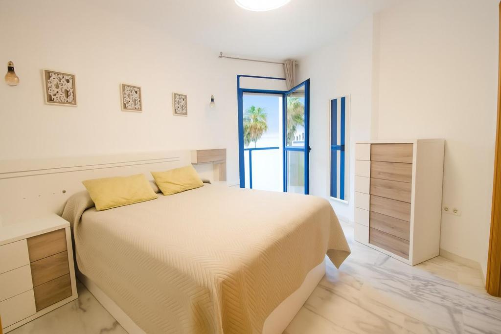 Apartment Las Brisas-Coastal Retreat by the Beach - 3