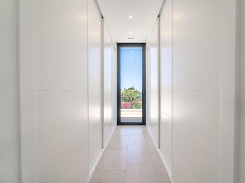 Brand New 7B Villa Zelda Beachside New Golden Mile - 3