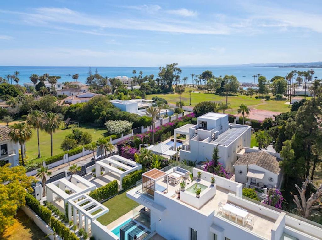 Brand New 7B Villa Zelda Beachside New Golden Mile - 4