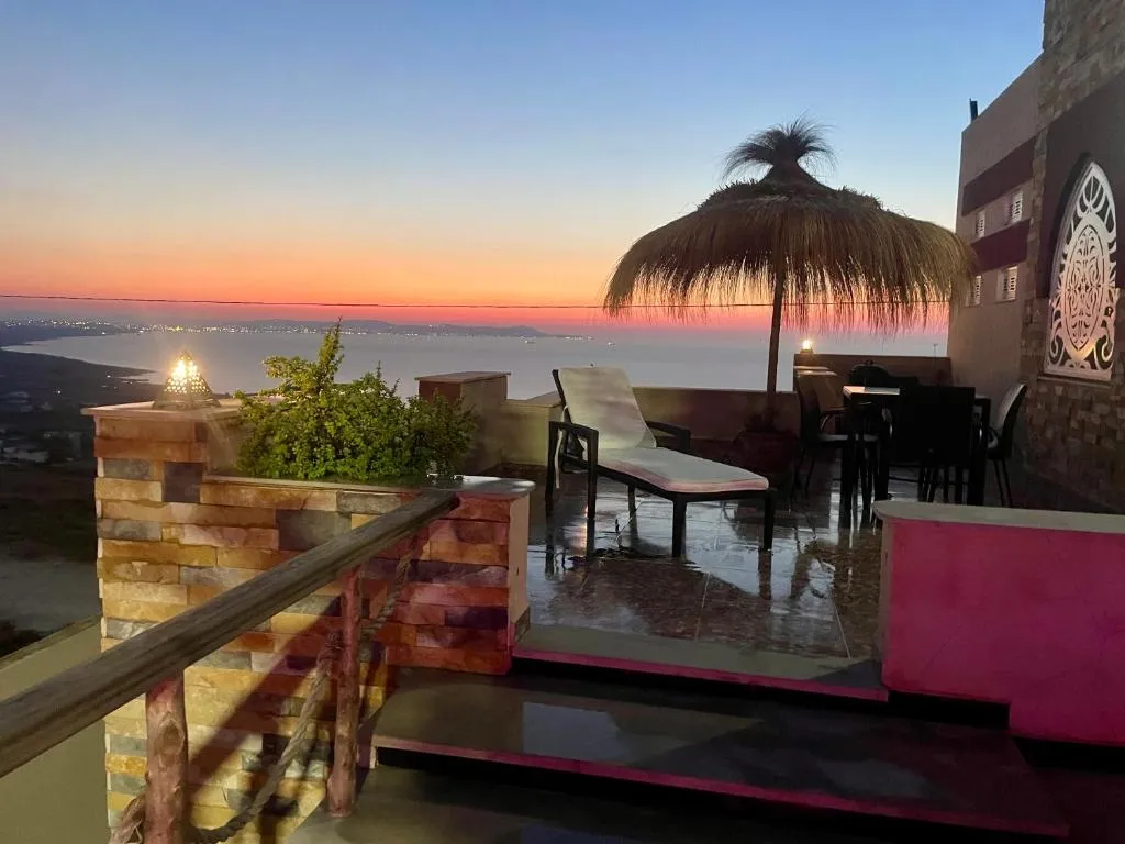 Master Suite in Bellavista Andalucia with Pool and Beach, hotel v destinaci Al Matlīn