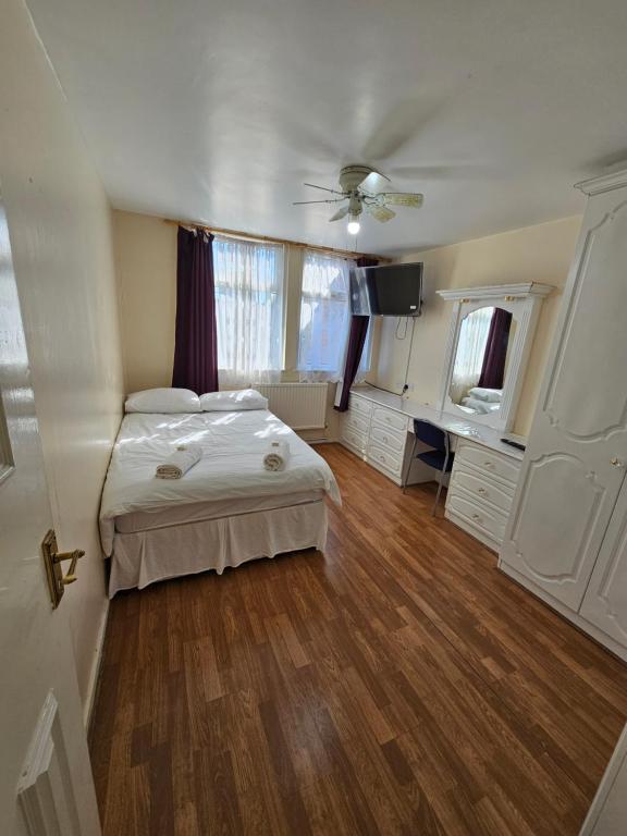 Tanners End Apartment, Edmonton