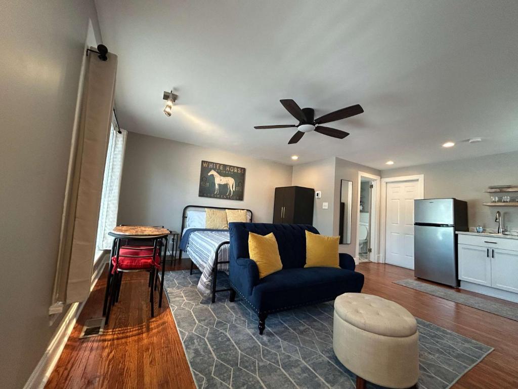 Charming Studio Stay in Vibrant Highlands Area, Louisville