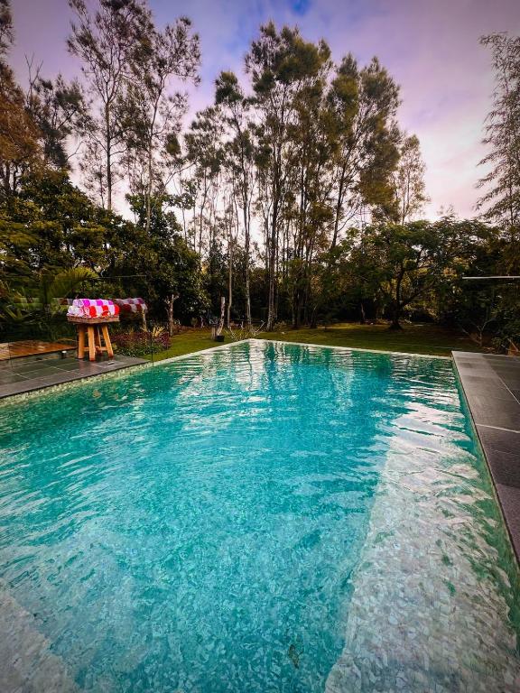 Oceanside Escape, Heated Pool, Fire Pit and 4 Beds, New Brighton