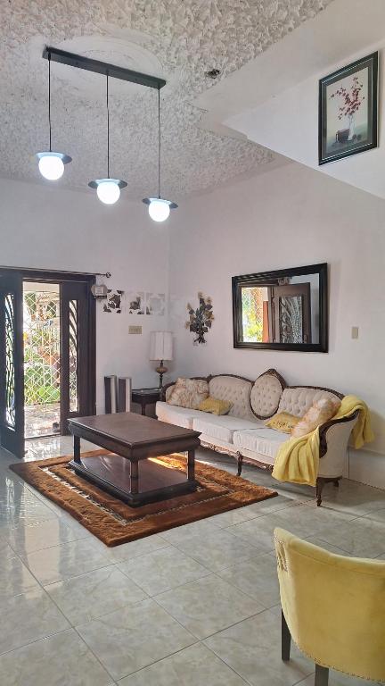 Mandeville Chateau, Mandeville