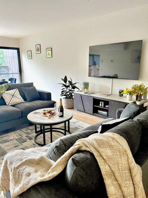 Stylish & Central - Leafy Views, Healesville