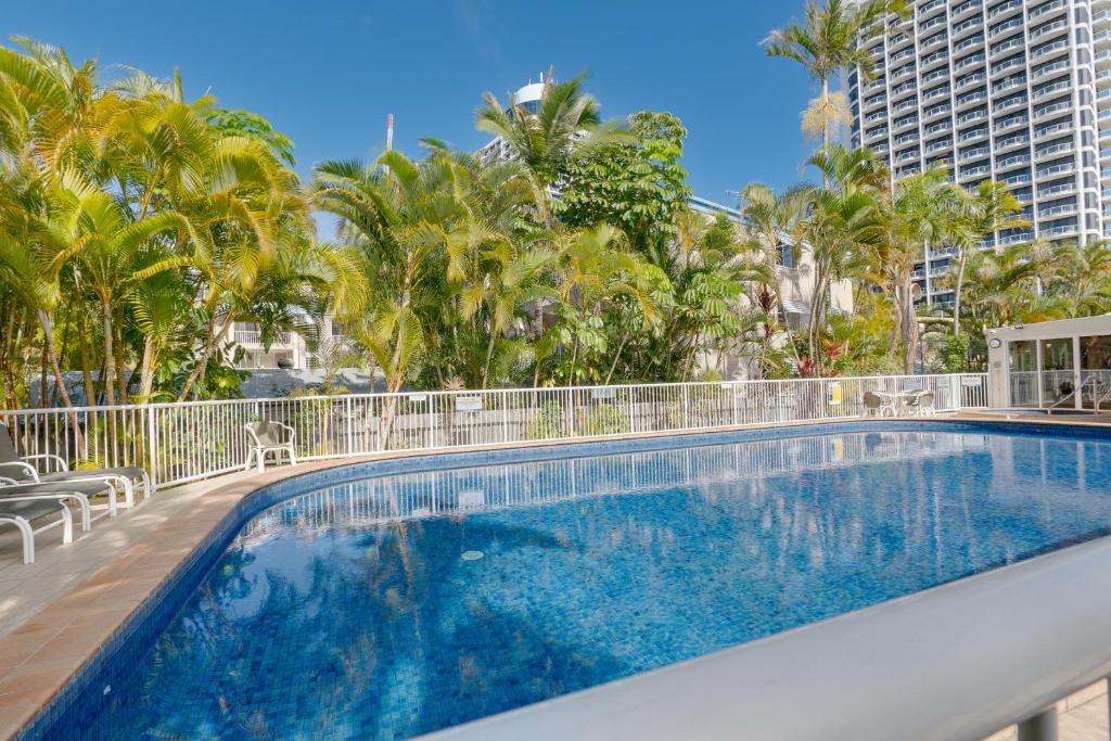 Broadbeach Retreat Pool, Tennis Walk to Beach, Gold Coast