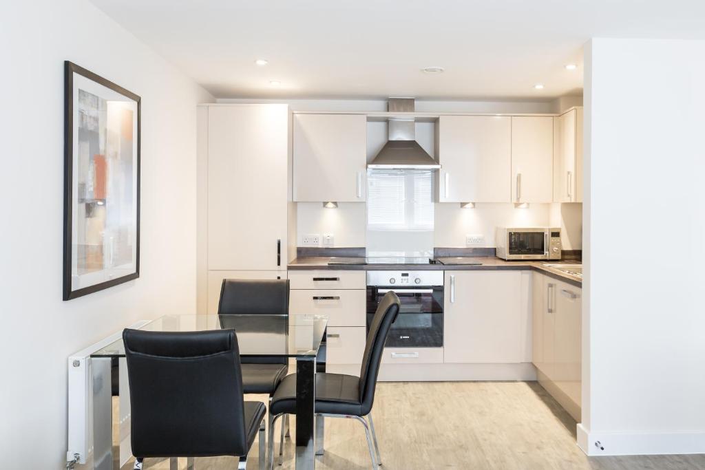 HOF アパートメンツ セントラル ゲート ニューベリー (HOF Apartments Central Gate - Newbury) キッチン